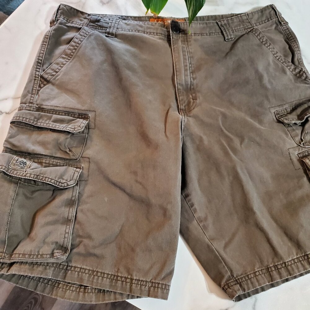 Lee Men's Brown Cargo Shorts size 40